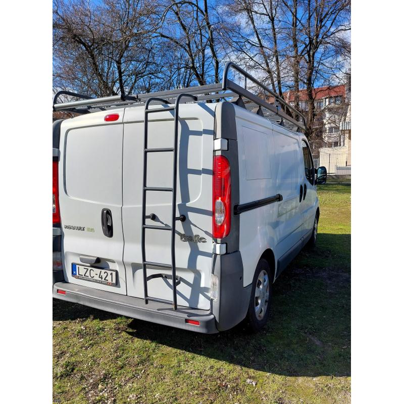 Renault Trafic kishaszongépjármű Frsz: LZC-421 FV-07-KH/2026